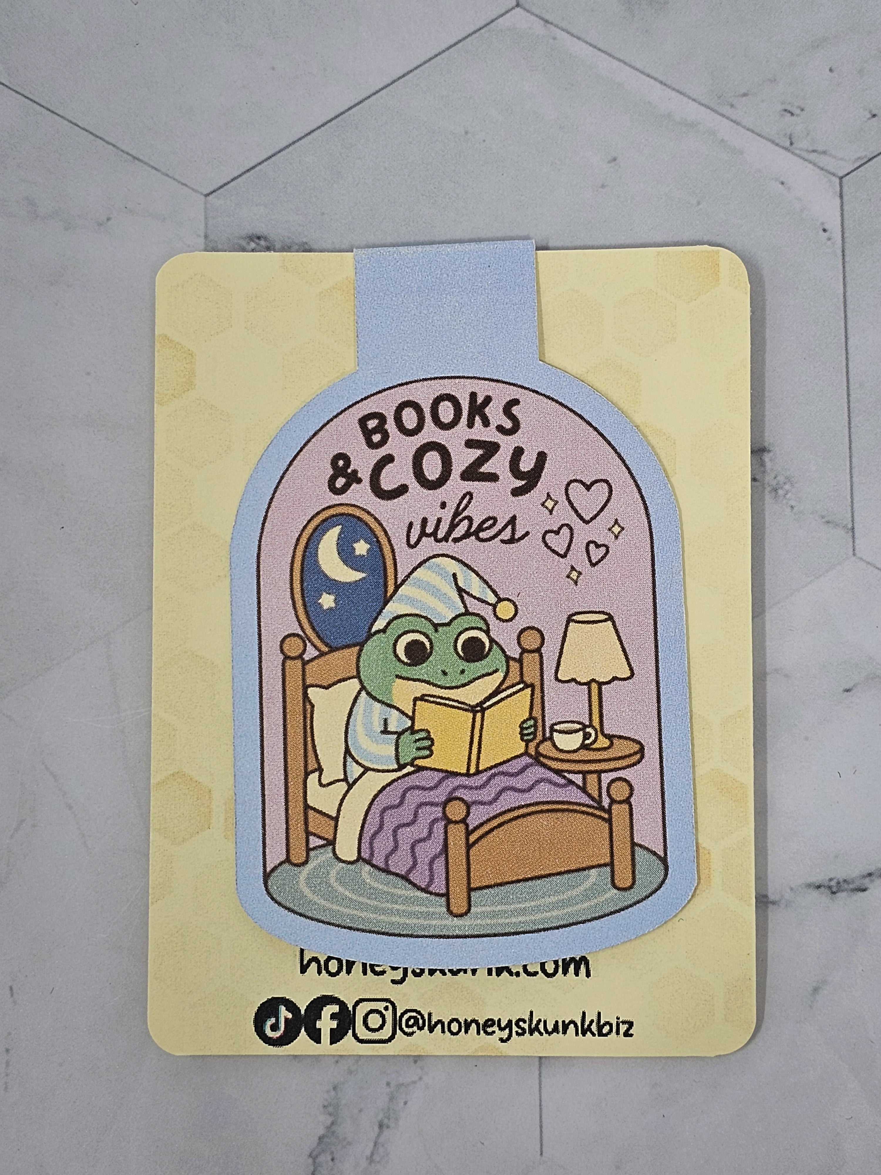 "Books & Cozy Vibes" Bedtime Frog Magnetic Bookmark | Cute Nighttime Reader Gift