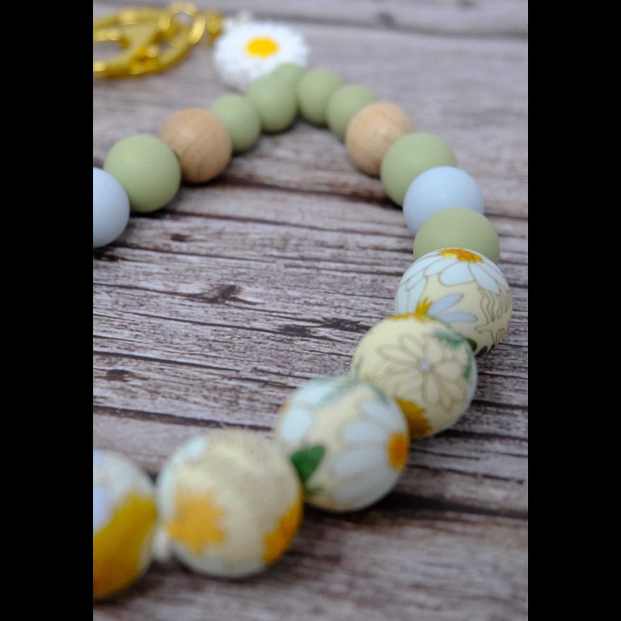 Beautiful daisy and floral beaded wristlet keychain with silicone beads and gold lobster clasp